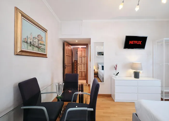 Metro A 10 Minutes - Free Wi-fi & Netflix Apartment *
